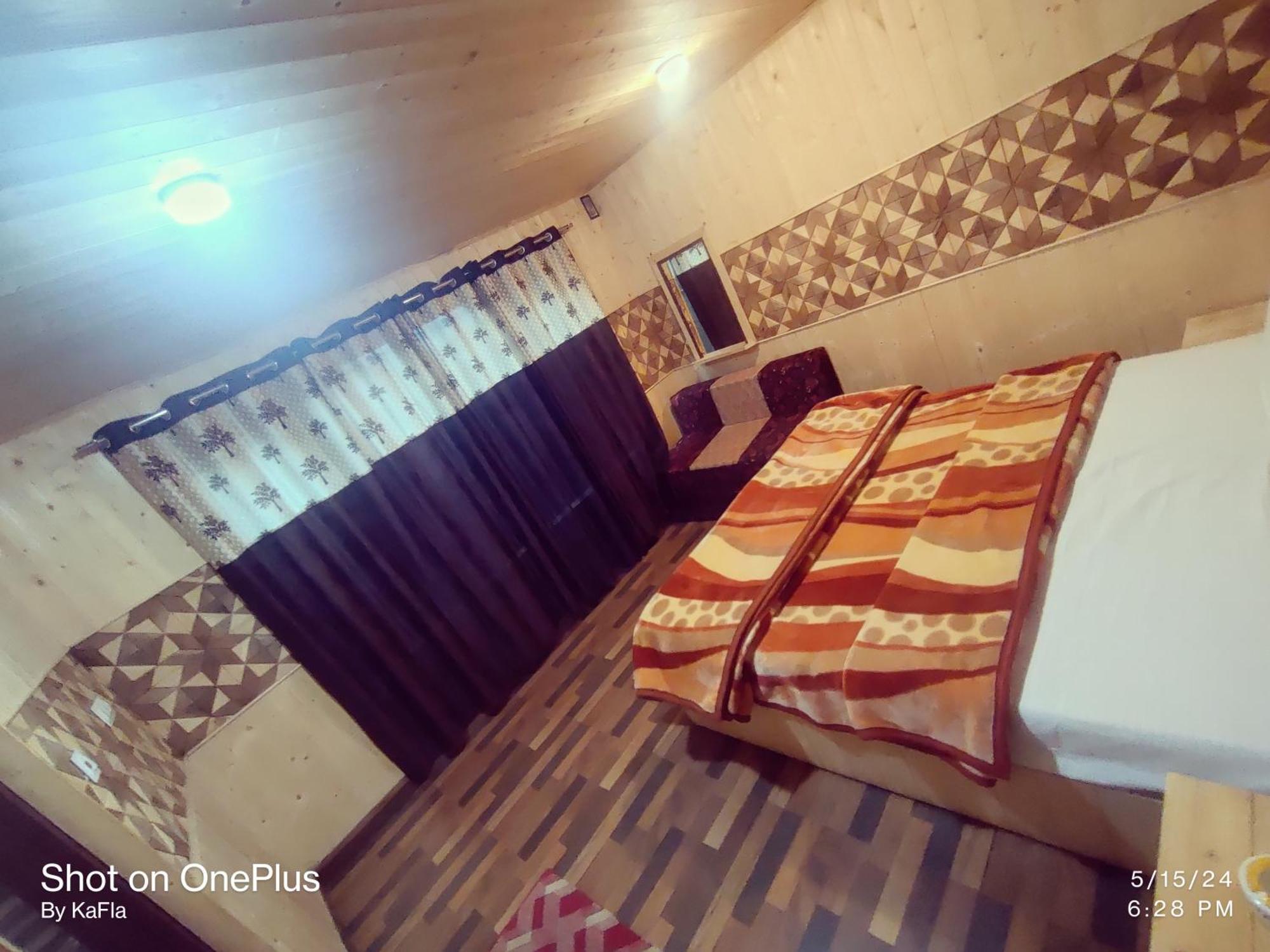 New Heaven Rose Hotel Pahalgam Bagian luar foto