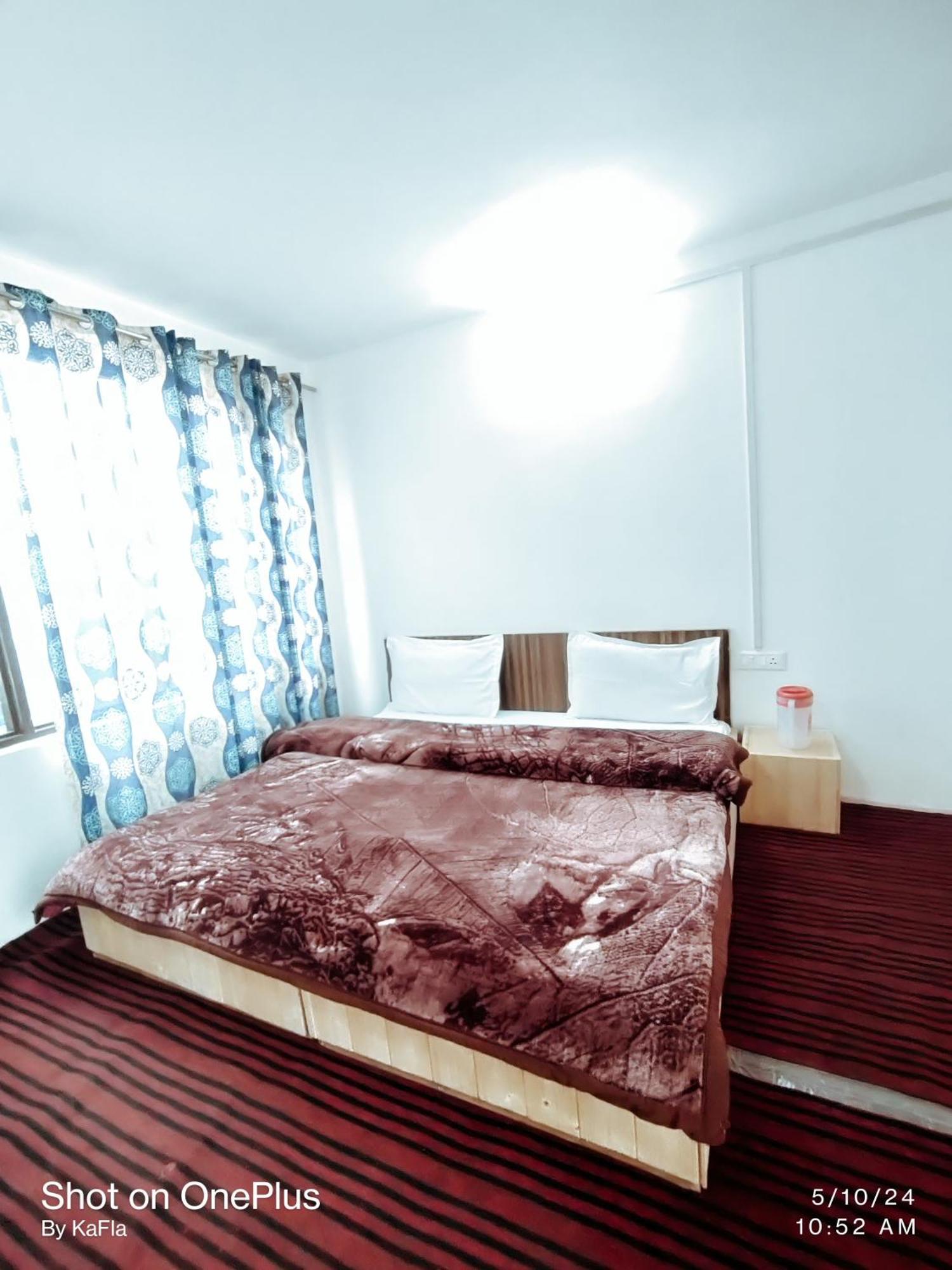 New Heaven Rose Hotel Pahalgam Bagian luar foto