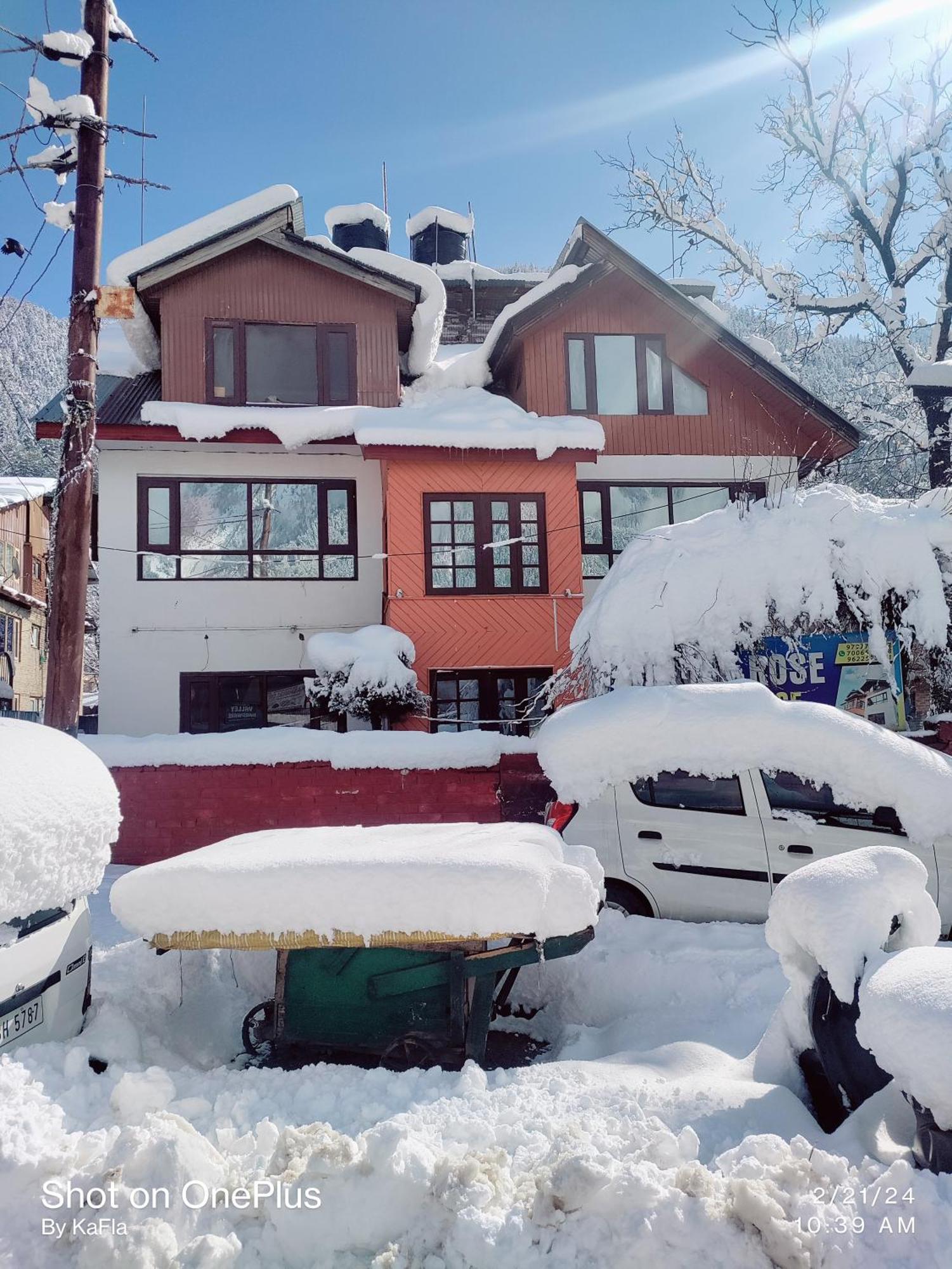 New Heaven Rose Hotel Pahalgam Bagian luar foto